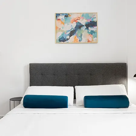 Zona's Luxury *